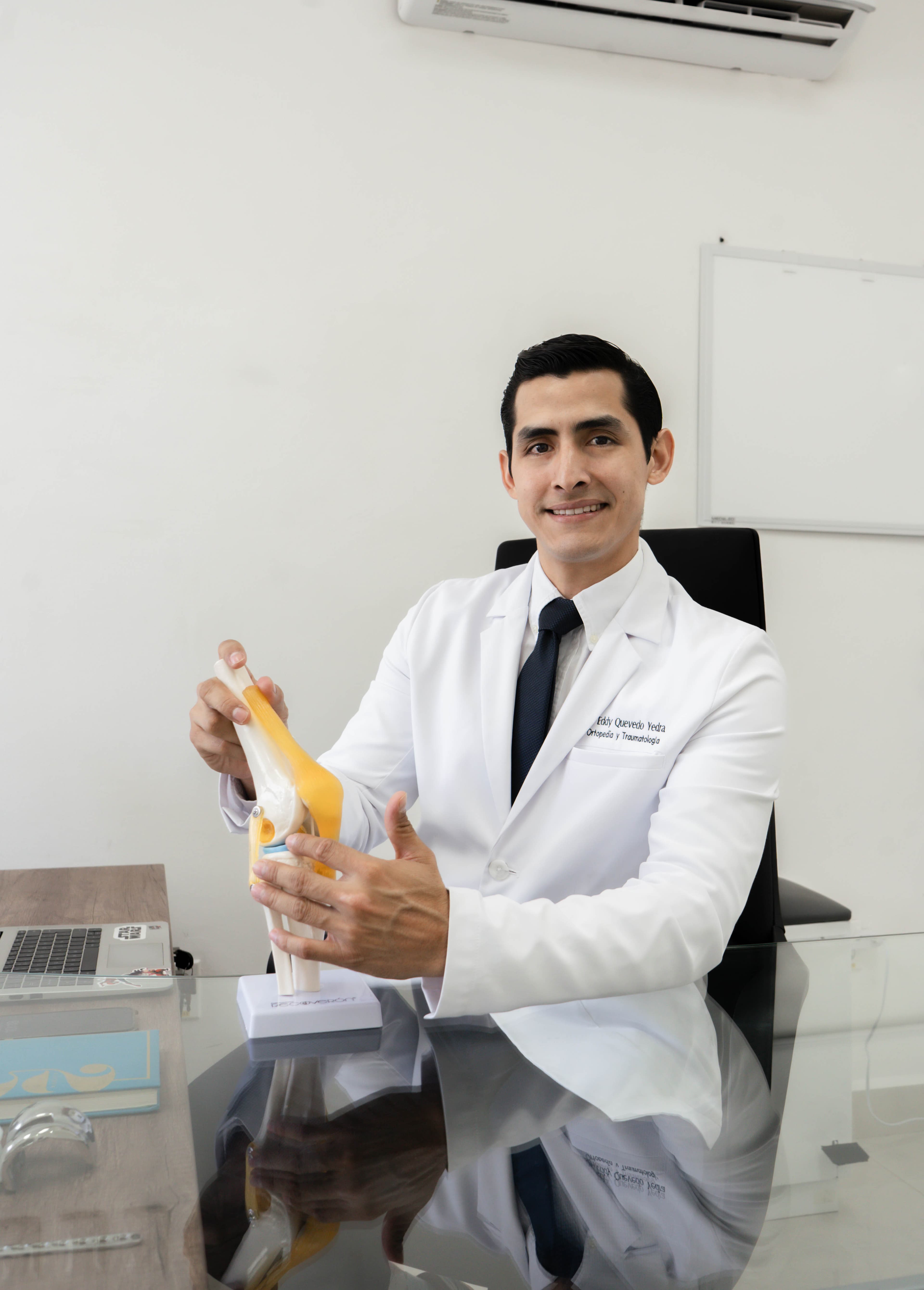 Dr. Dr. Eddy Quevedo Yedra - Consulta